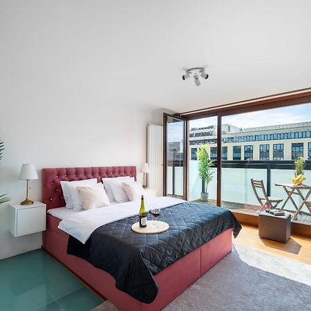 Apartment With 4 Bedrooms 프라하 외부 사진