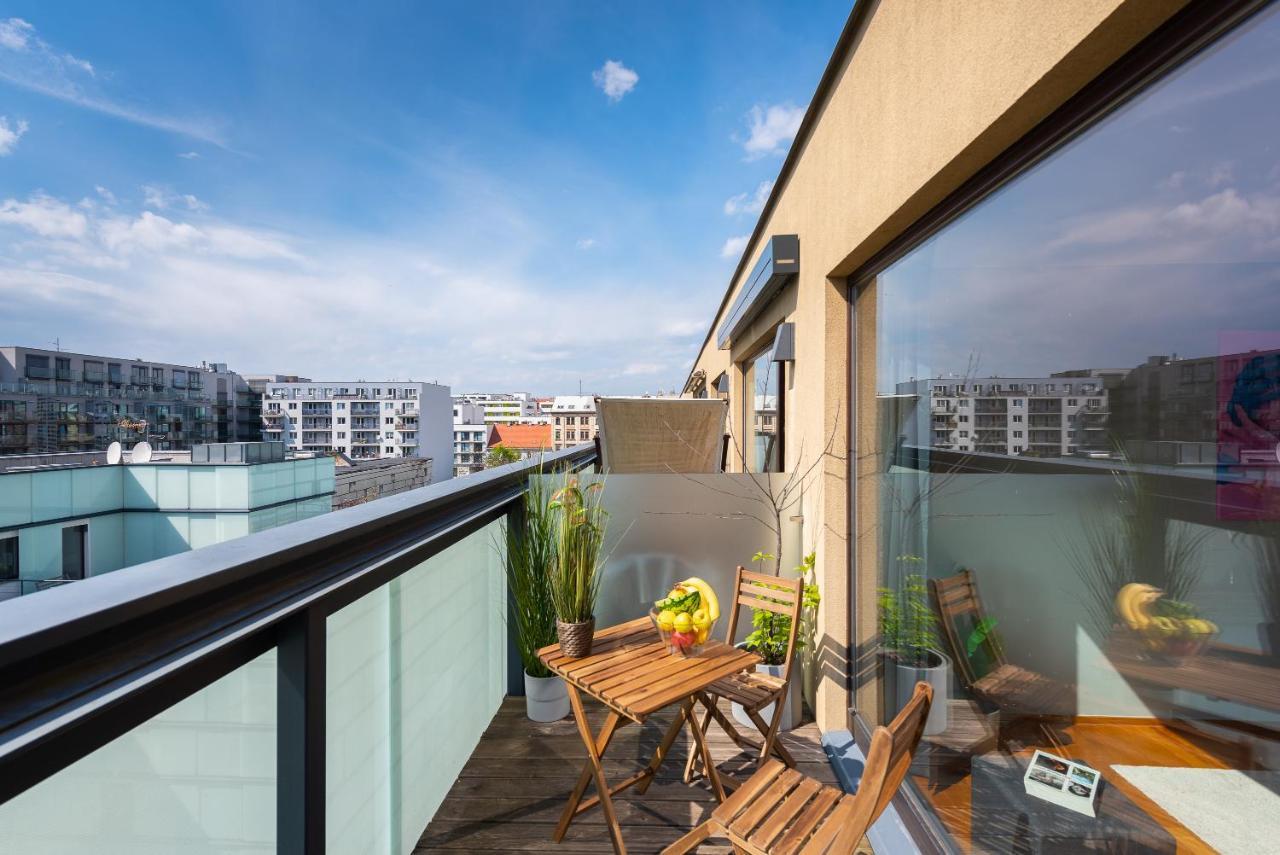 Apartment With 4 Bedrooms 프라하 외부 사진