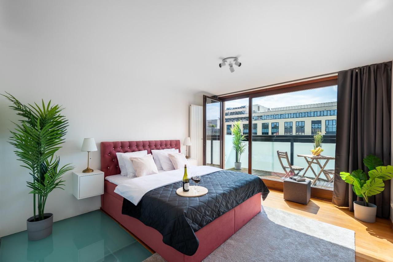 Apartment With 4 Bedrooms 프라하 외부 사진
