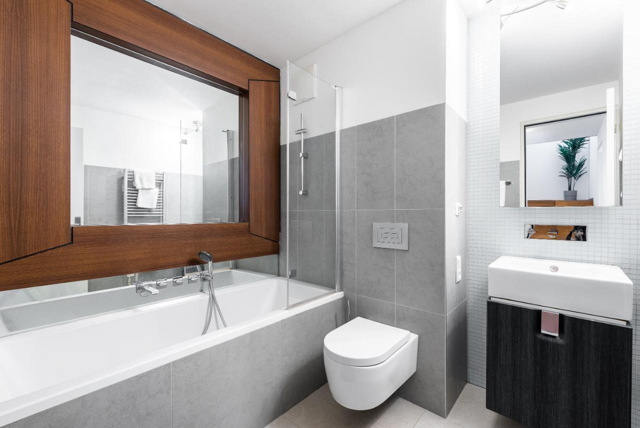 Apartment With 4 Bedrooms 프라하 외부 사진