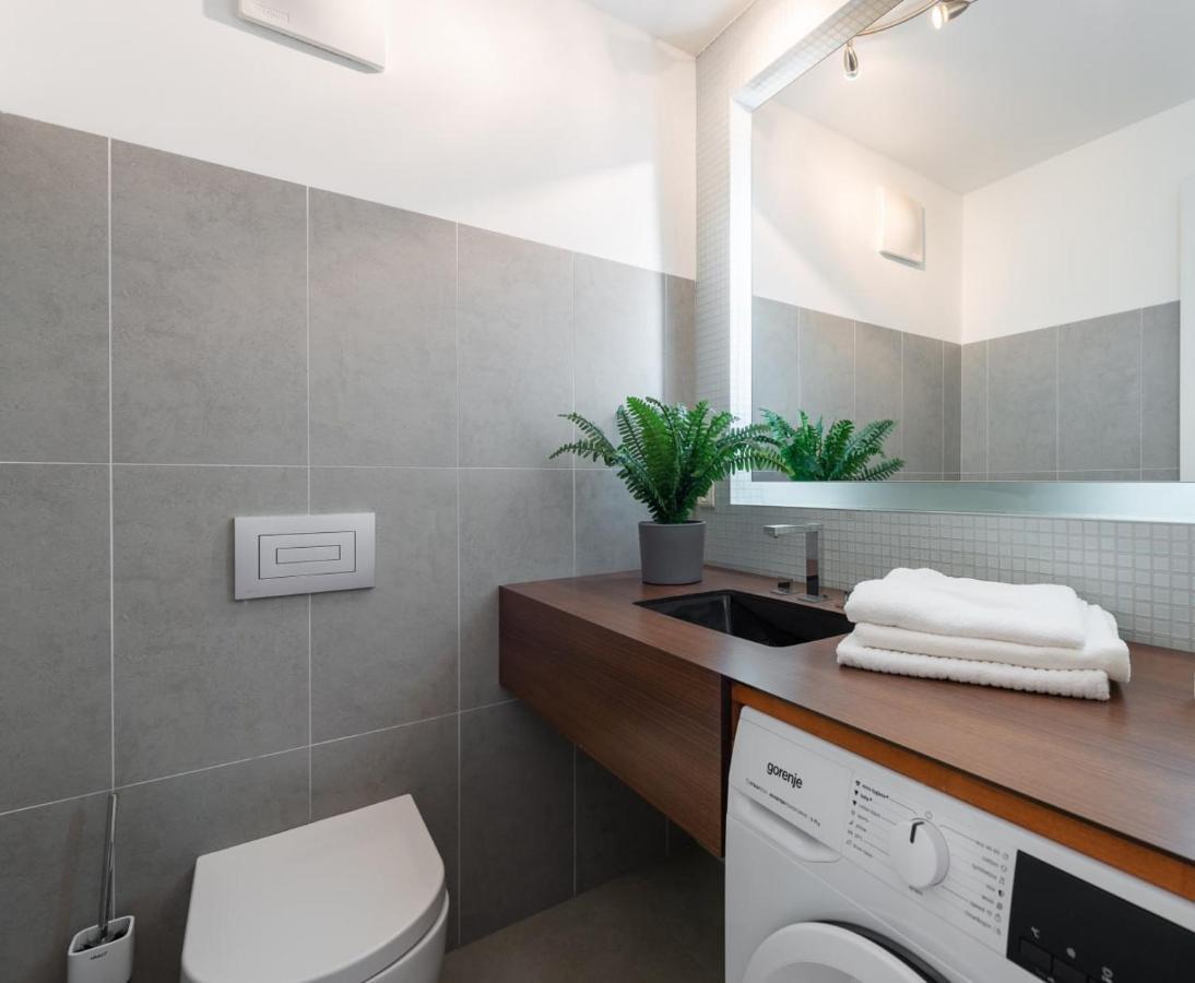Apartment With 4 Bedrooms 프라하 외부 사진